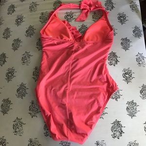 Kenneth Cole Reaction Swim - Gorgeous V-Neck Coral Suit sz M Kenneth Cole Reaction Swim - Gorgeous V-Neck Coral Suit sz M